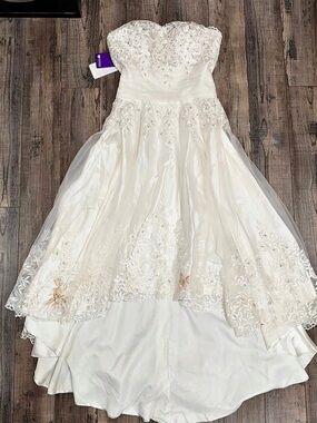 JJ's House Floral Wedding Dress in White Size 6 NWT